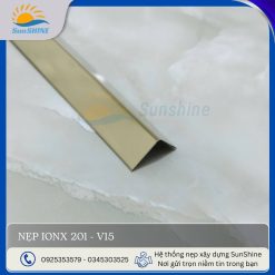 Nẹp Inox 201 - V15 màu vàng gương. Kích thước 15mm x 15mm x 0.3mm. Dùng để trang trí và che góc tường.