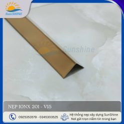 Nẹp Inox 201 V15 màu vàng hồng. Kích thước 15mm x 15mm x 0.3mm. Dùng để trang trí và che góc tường.