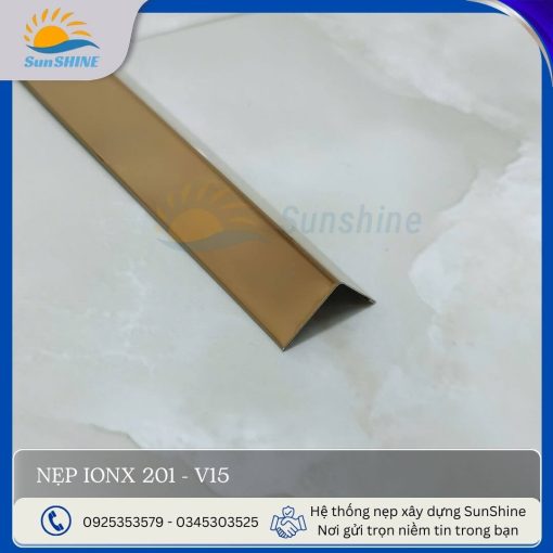 Nẹp Inox 201 V15 màu vàng hồng. Kích thước 15mm x 15mm x 0.3mm. Dùng để trang trí và che góc tường.