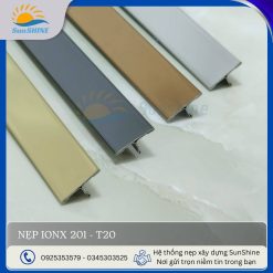 Nẹp Inox 201 bản T20 - Tổng hợp màu sắc trắng gương, vàng gương, đen gương, vàng hồng. Kích thước 20mm x 06mm x 0.3mm.