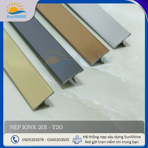Nẹp Inox 201 bản T20 - Tổng hợp màu sắc trắng gương, vàng gương, đen gương, vàng hồng. Kích thước 20mm x 06mm x 0.3mm.