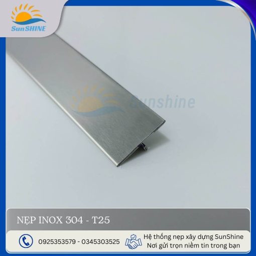 Nẹp Inox 304 T25 màu trắng xước. Kích thước 25mm x 8mm. Dùng để xử lý khe giãn cách giữa các vật liệu.