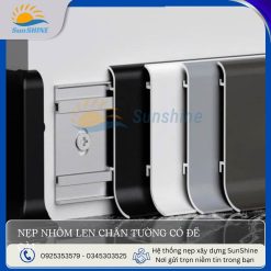 Nẹp nhôm len chân tường có đế cài - Thi công thực tế. Kích thước 60mm x 15mm và 80mm x 15mm. Dùng để ốp chân tường, bảo vệ chân tường.