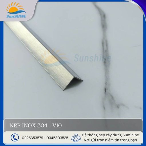 Nẹp inox 304-V10 màu trắng xước, kích thước 10x10 mm, dùng trang trí góc vuông.