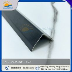Nẹp inox 304 V25 màu đen xước, kích thước 25x25 mm, dùng trang trí góc vuông.
