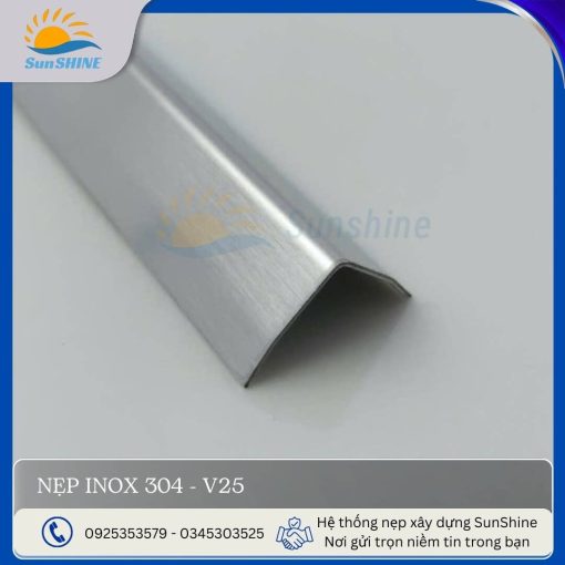 Nẹp inox 304 V25 màu trắng xước, kích thước 25x25 mm, dùng trang trí góc vuông.
