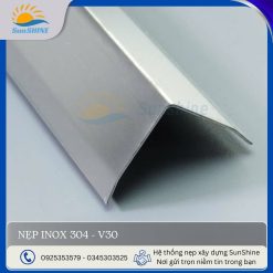 Nẹp inox 304 V30 màu trắng gương, kích thước 30x30 mm, dùng trang trí góc vuông.