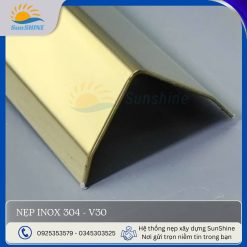 Nẹp inox 304 V30 màu vàng gương, kích thước 30x30 mm, dùng trang trí góc vuông.