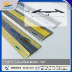 Nẹp nhôm chống trượt NCP màu vàng, nhôm, sâm banh. Kích thước rộng 44mm x cao 5.6mm. Dùng để chống trơn trượt và che khe co giãn trên các bề mặt phẳng.