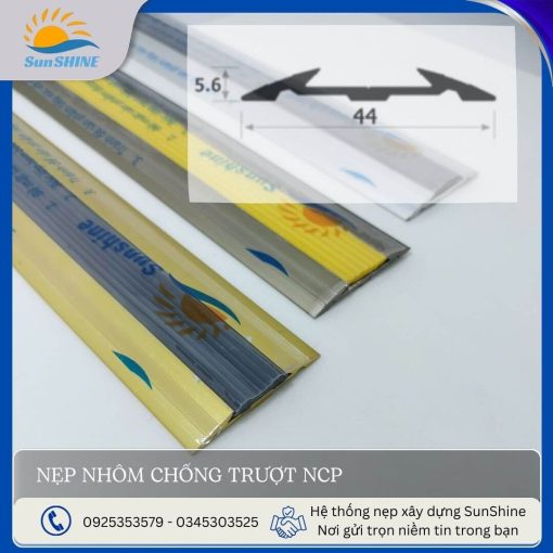 Nẹp nhôm chống trượt NCP màu vàng, nhôm, sâm banh. Kích thước rộng 44mm x cao 5.6mm. Dùng để chống trơn trượt và che khe co giãn trên các bề mặt phẳng.
